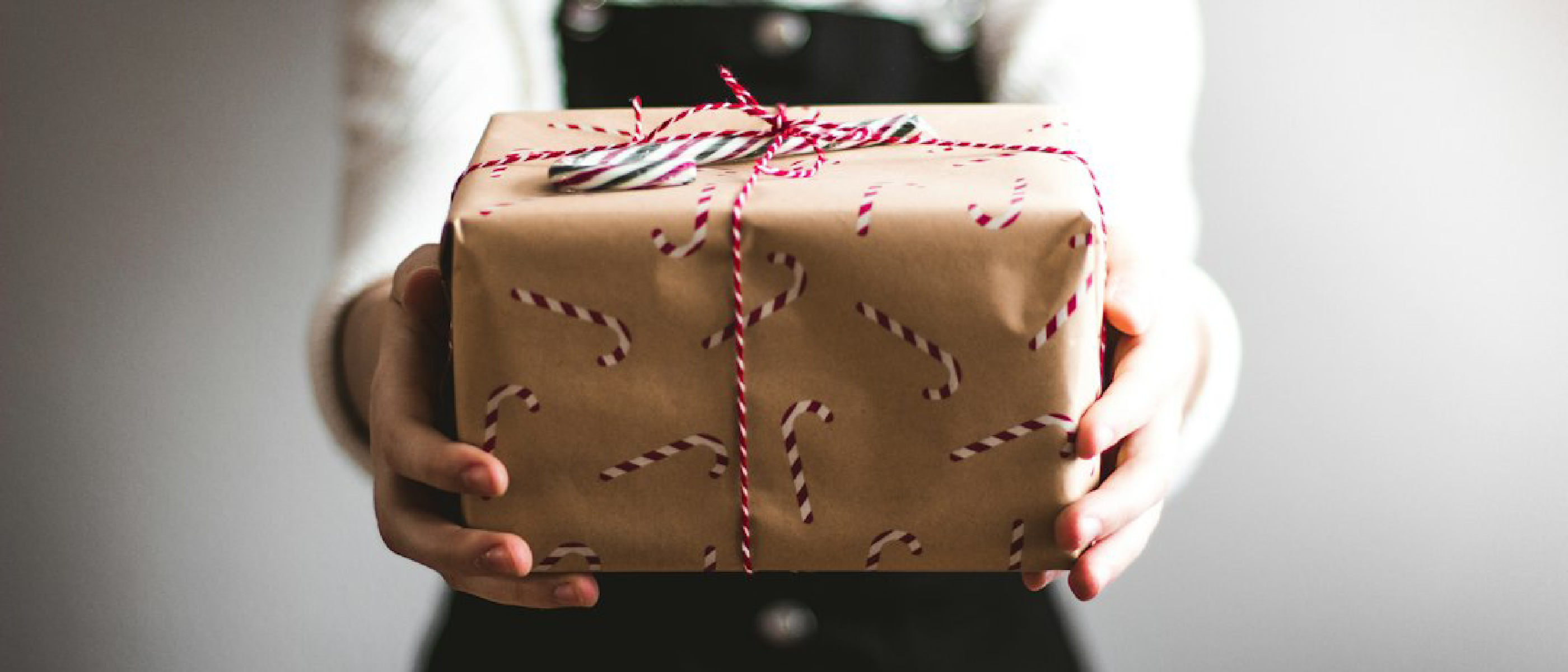 Top 13 Travel Gifts 2024: Suitcase Set & Kindle Review