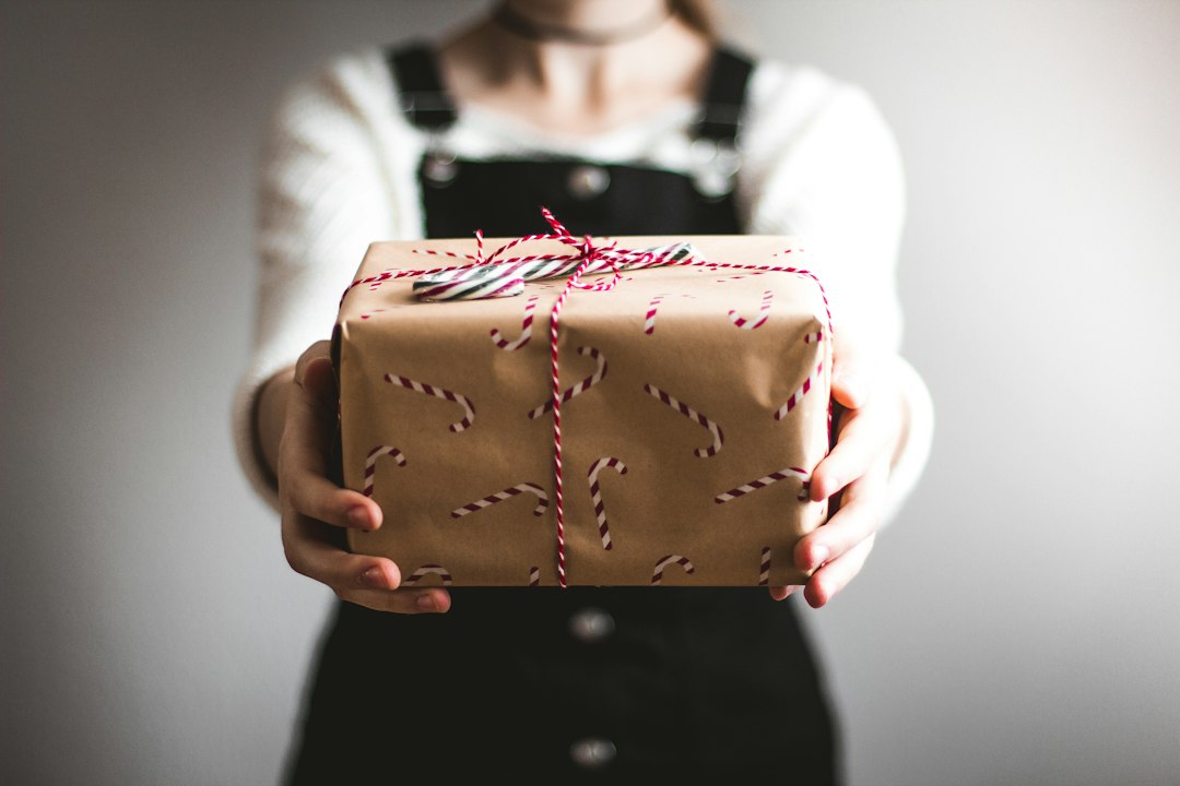 Top 13 Travel Gifts 2024: Suitcase Set & Kindle Review