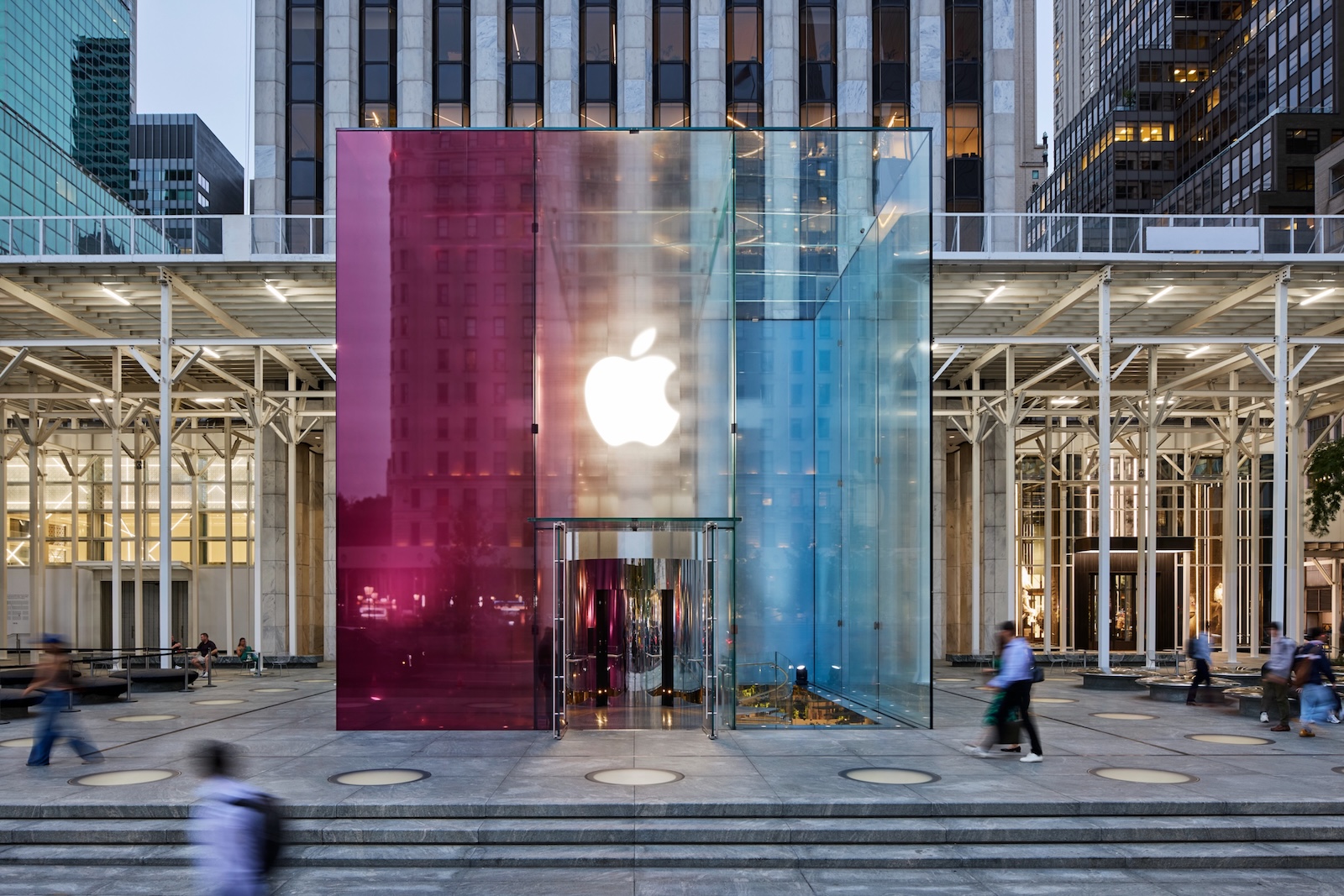Apple Readies iPhone 18 Pro Launch at Fifth Avenue