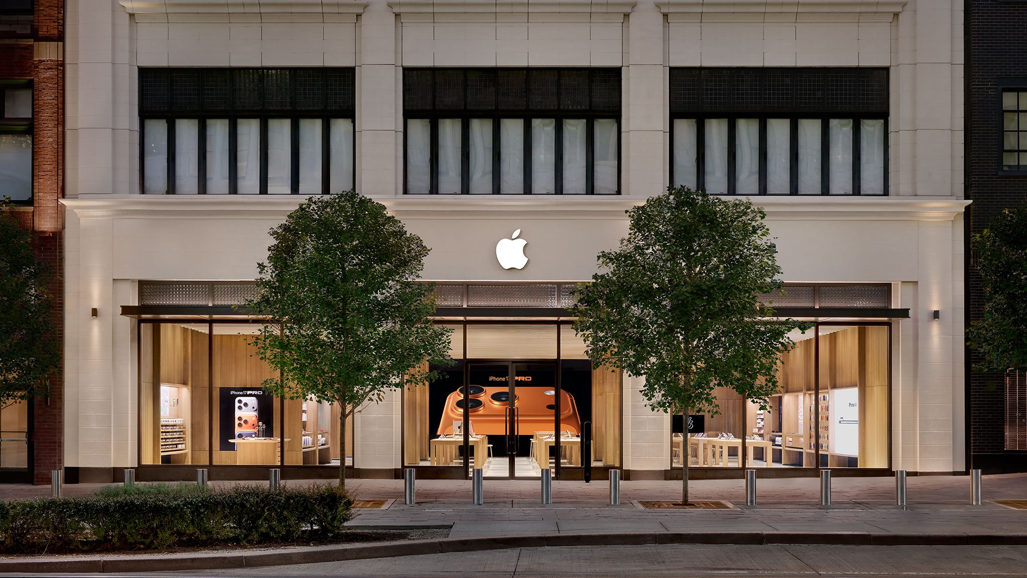Apple Stores Get Do‑Not‑Open Boxes for Smart Home