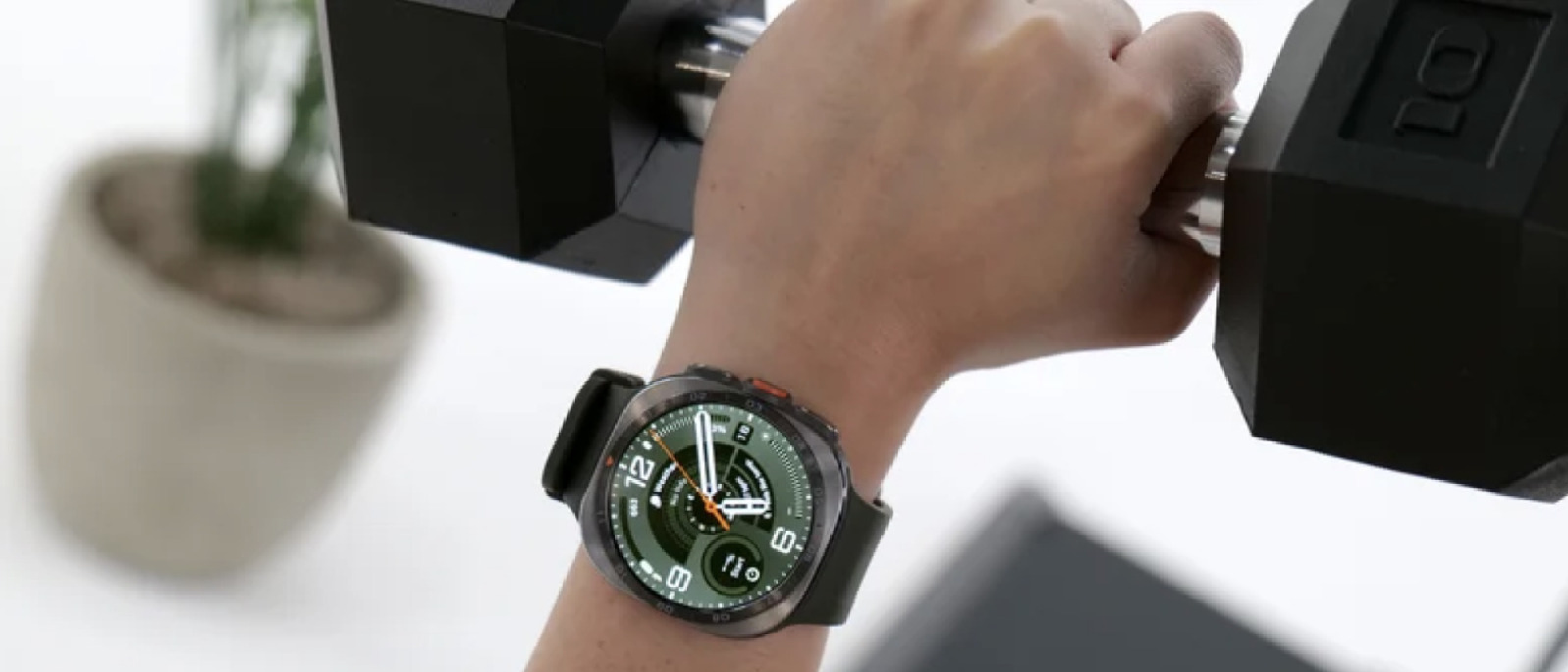 Apple Watch Ultra 4 vs Samsung Galaxy Ultra 2: Design