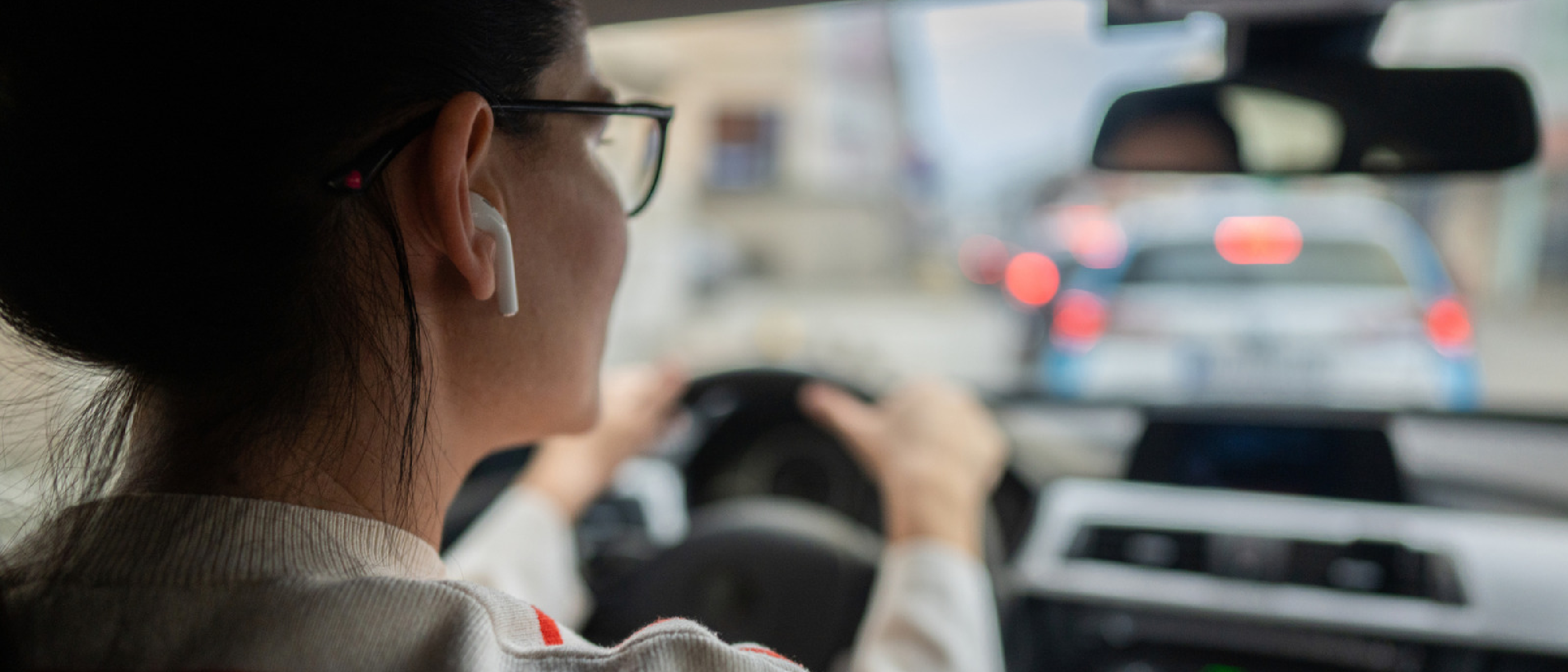 Headphones While Driving: State Laws & Safer Options