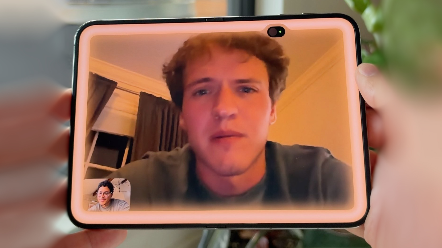 iPhone Duo Edge Light Acts as Virtual Ring Light