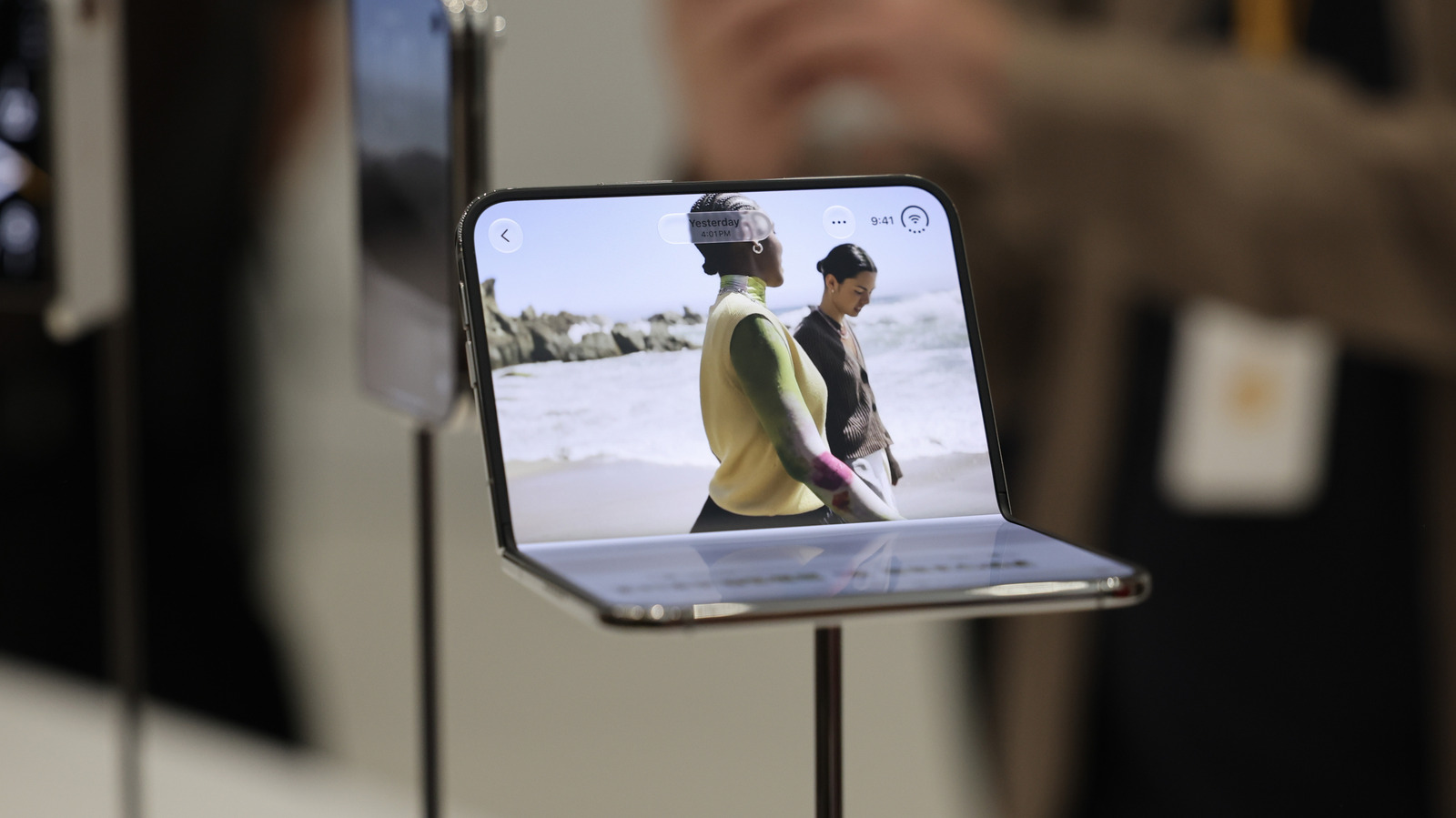Apple i Phone Duo vs Surface Duo: Naming Clash