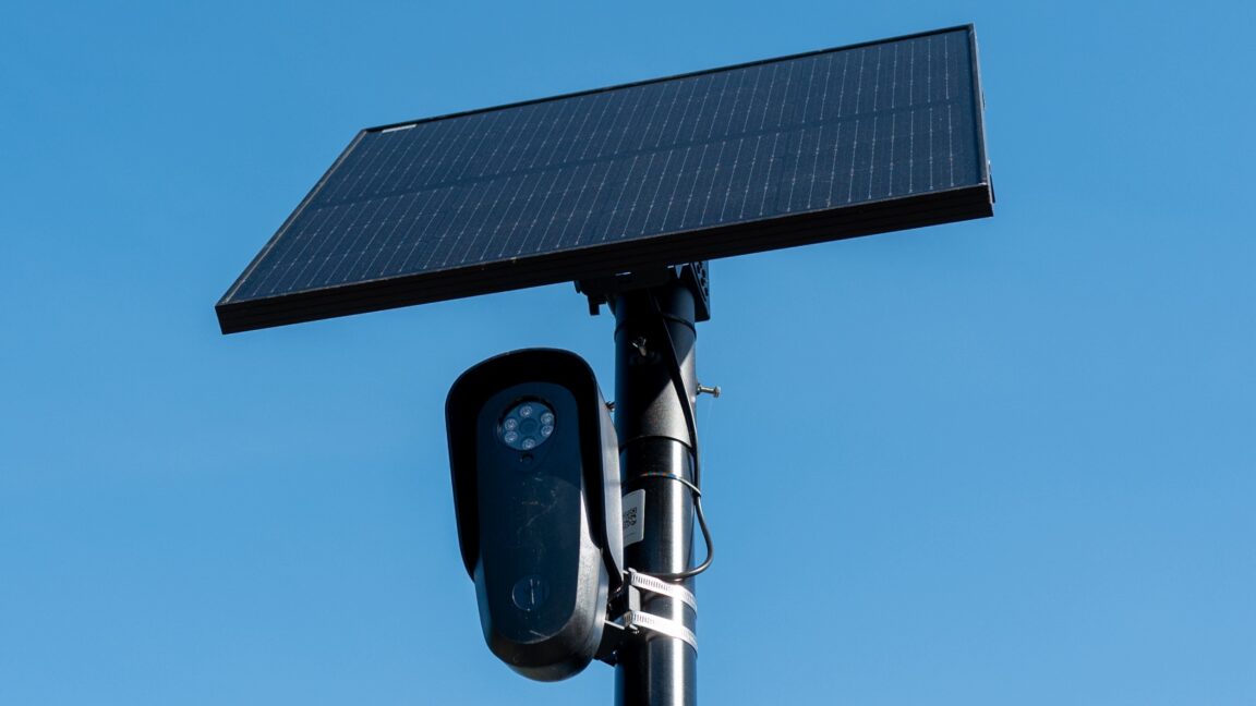 Signal Trace: Linking Phones to License Plates
