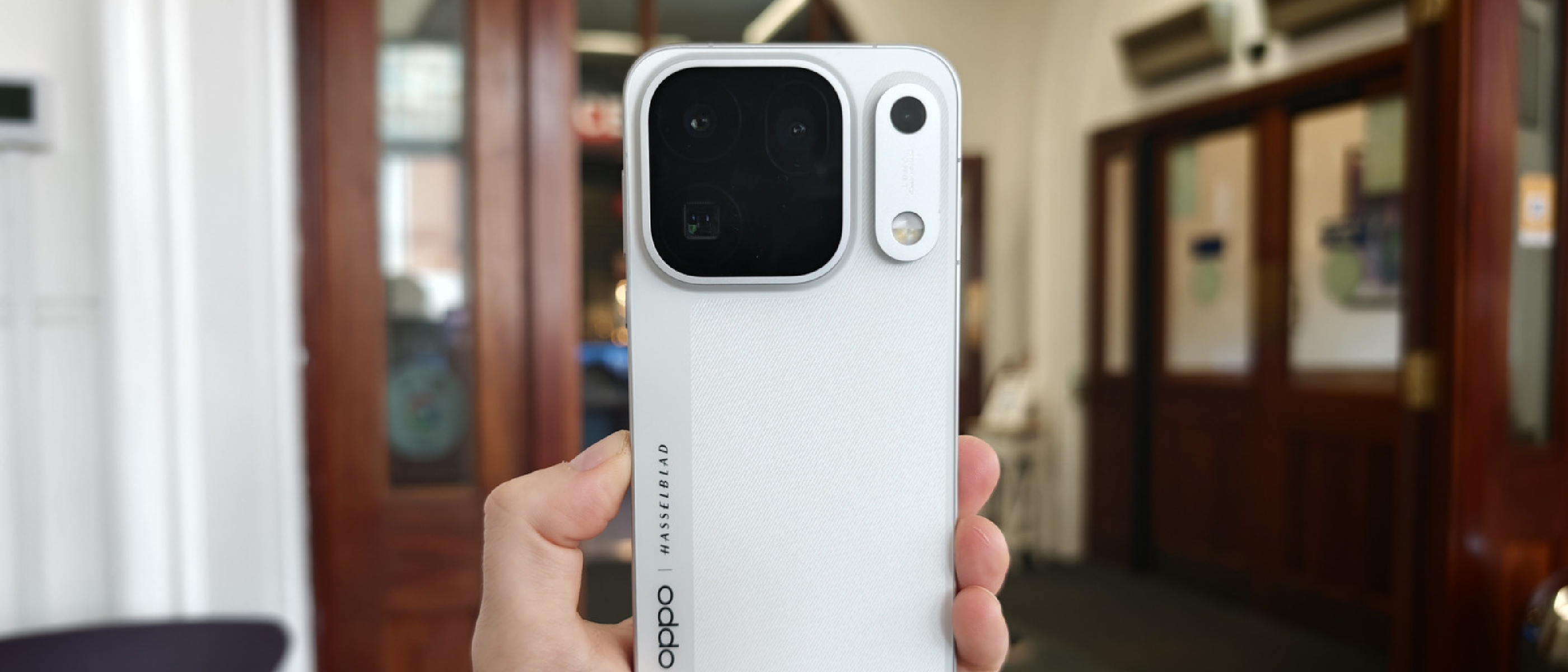 Oppo Find X10 Pro Max: Triple‑200MP, 3,600‑nit Display