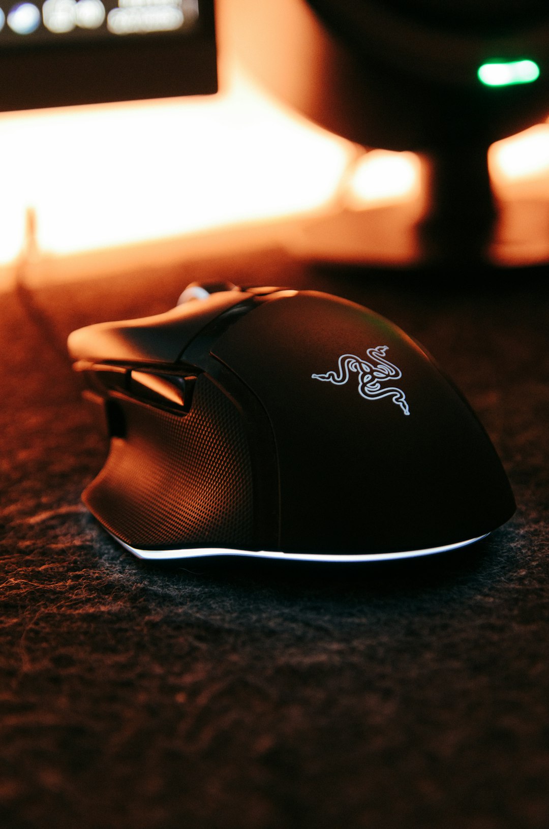Razer Naga V3 Pro Review: Versatile Gaming Mouse