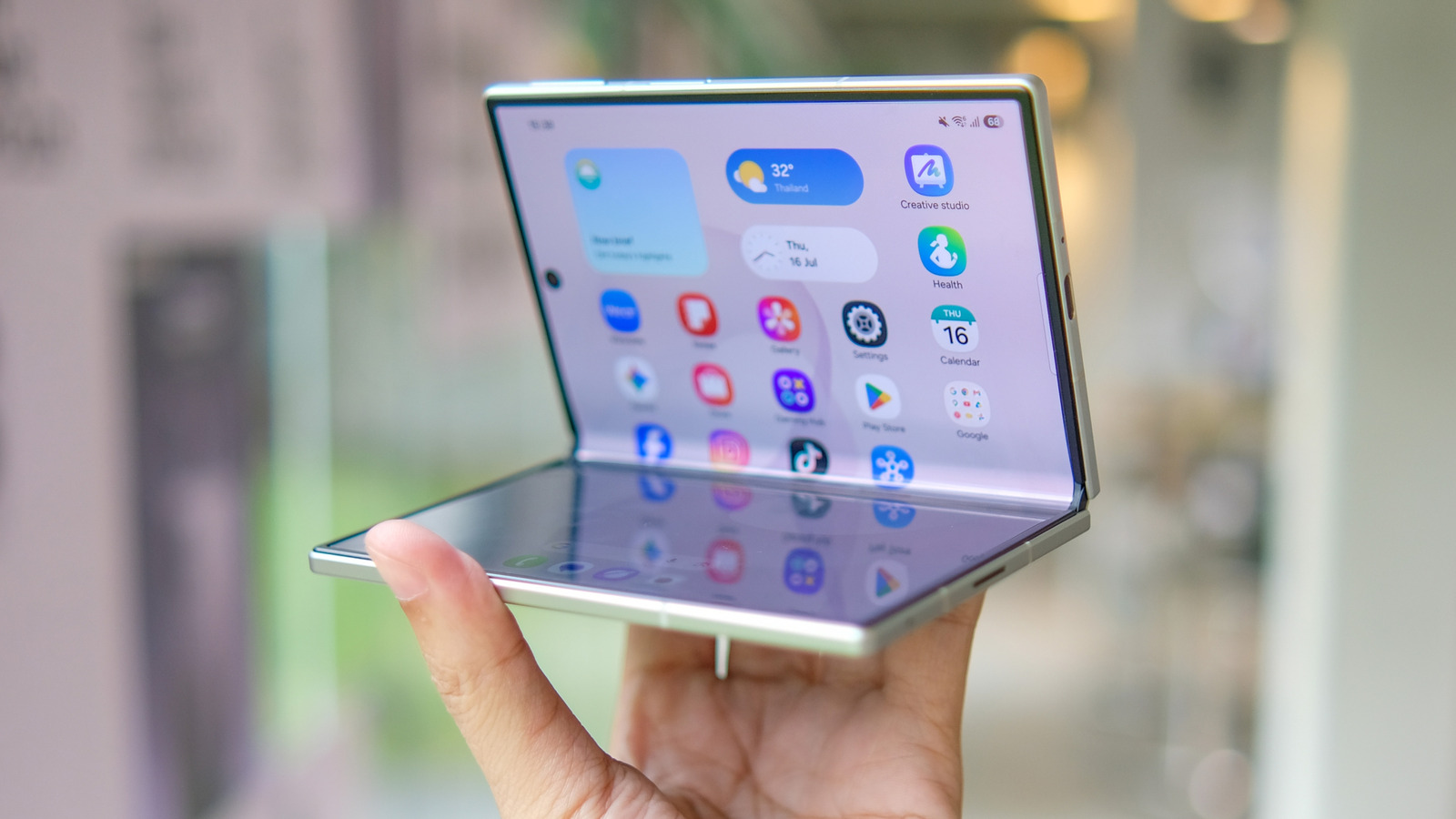 Foldable Phones: Pros, Cons, and Market Outlook