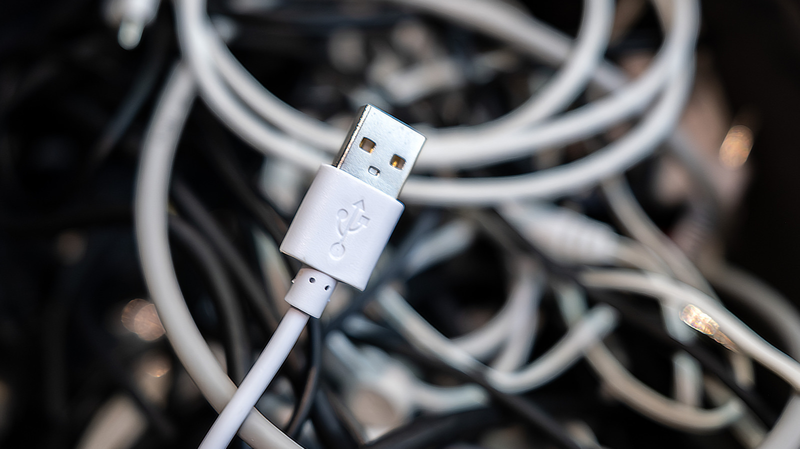 USB Trident Decoded: Identify Port Speed & Features